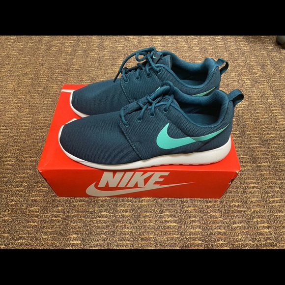 Brand New NIKE  ROSHE ONE Midnight Turq/ Washed Teal sneaker W 9.0 - Picture 1 of 4